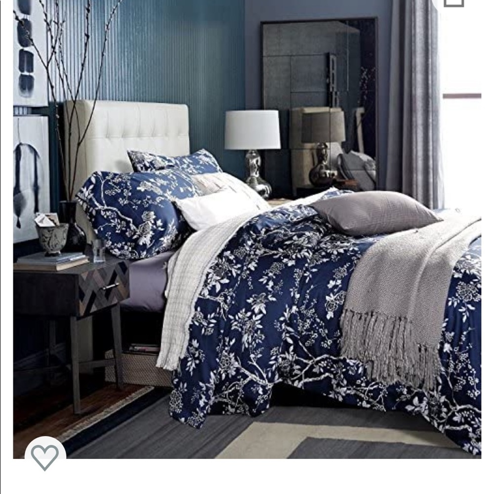 Egyptian cotton queen duvet cover comes with hypoallergenic duvet insert